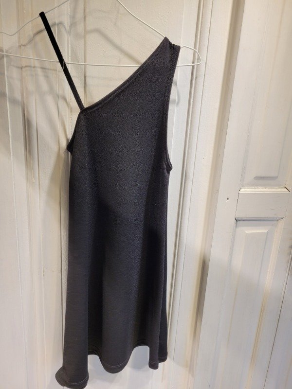 Producto - Vestido SO CIPPO negro irregular Nuevo c/etiq Talle 10 años - PRECIO: 28X