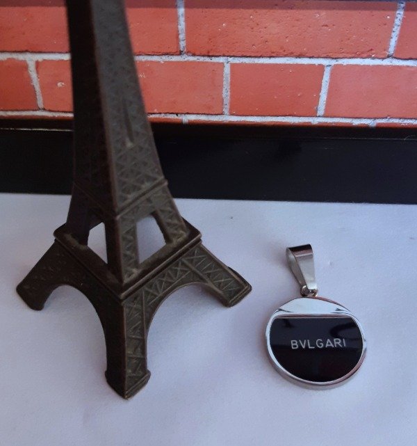 Producto - Dije Bulgary  detalles en negro - 0