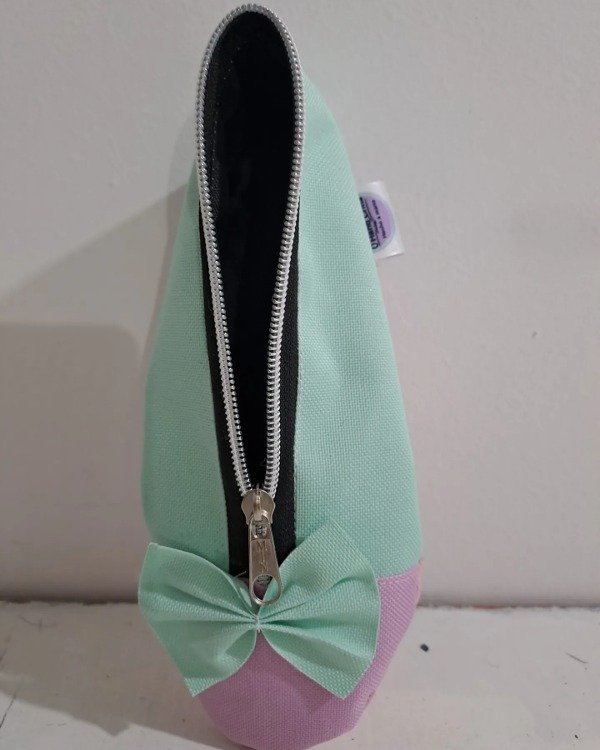 Producto - Mini Cartuchera zapatilla ( color a elección)