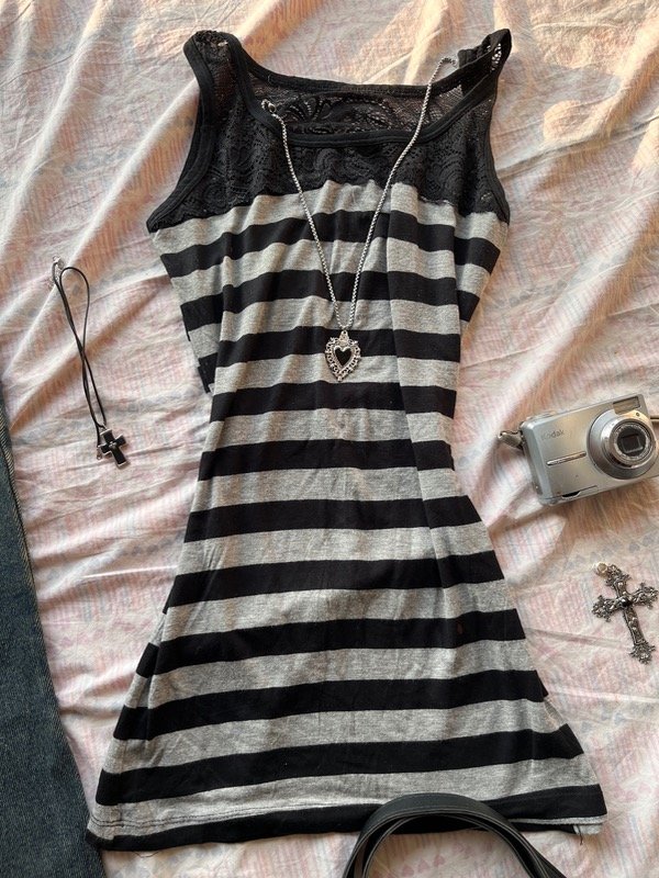 Producto - MUSCULOSA Y2K