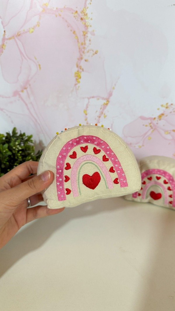 Producto - Alfiletero arcoíris corazon