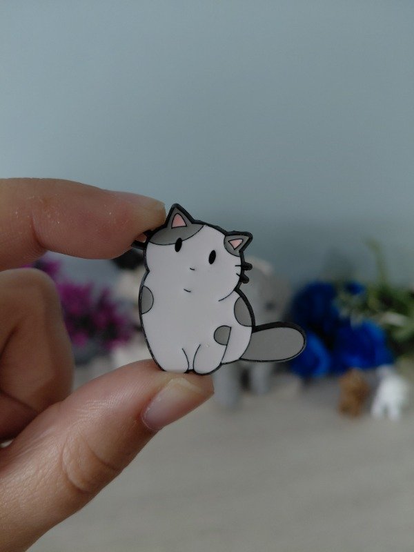 Producto - Pin metalizado - Michi #1736