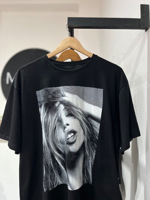 Producto - Remera  L Over Negra