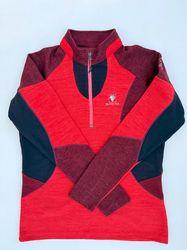 Producto - Buzo Black yak secado rápido