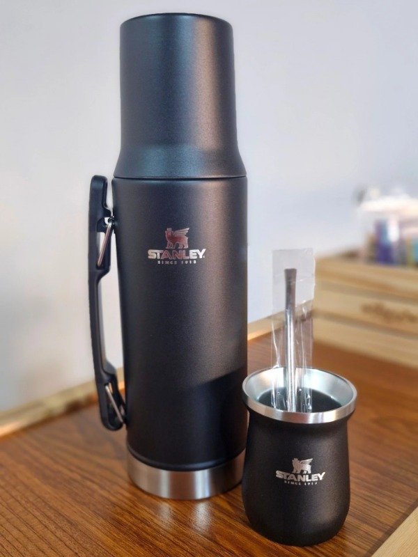 Producto - Termo negro Con Mate Acero con bombilla 1Lt