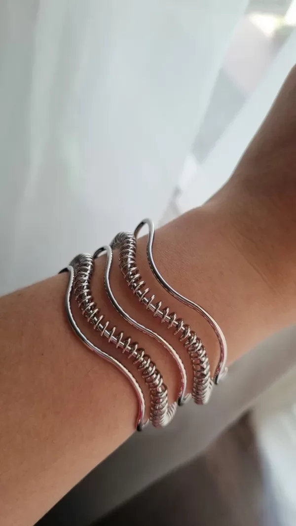 Producto - Brazalete curvas plateado