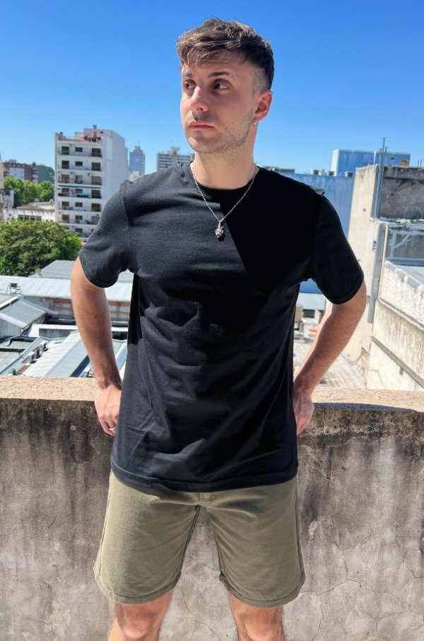 Producto - Remera Slim Fit Negra