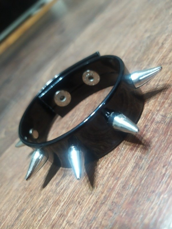 Producto - Pulsera púas brillosa