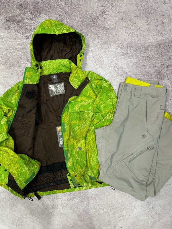 Producto - Conjunto DC campera + pantalón M