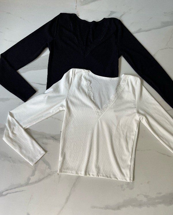 Producto - Remera cuello puntilla V