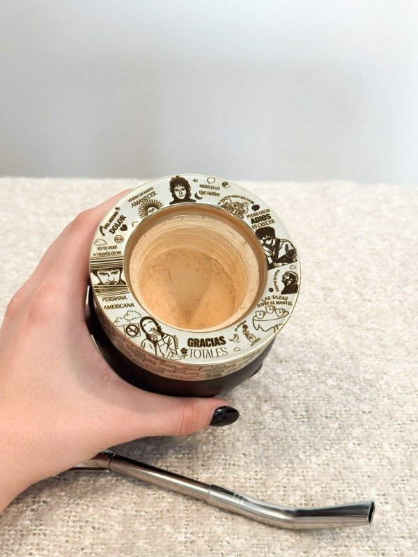Producto - MATE IMPERIAL NEGRO DE CALABAZA CON GRABADO CERATI + BOMBILLA DE REGALO