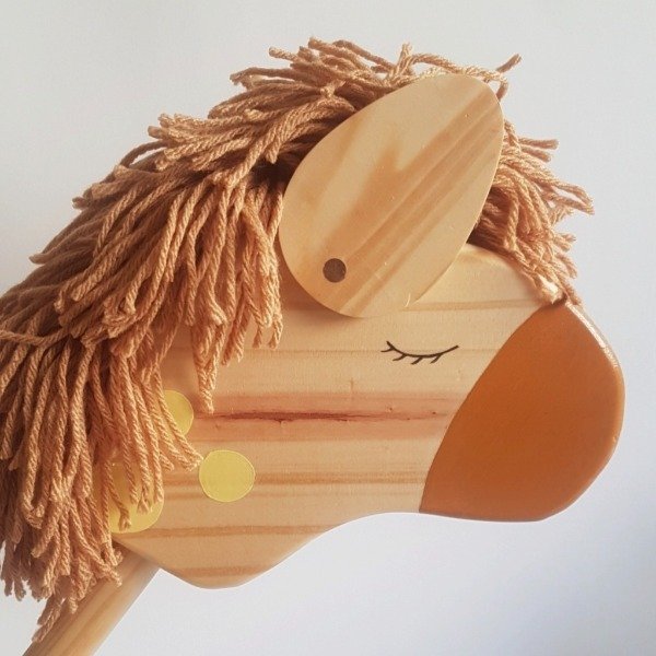 Producto - Caballito de palo con rueditas para montar