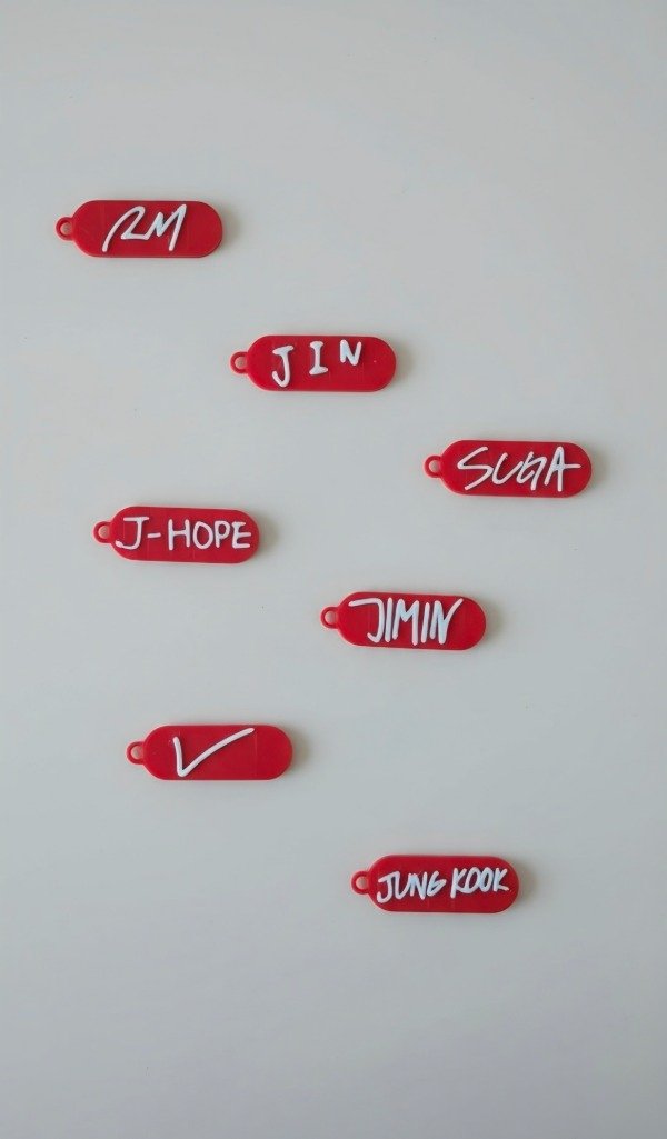Producto - BTS - Chapitas con nombres