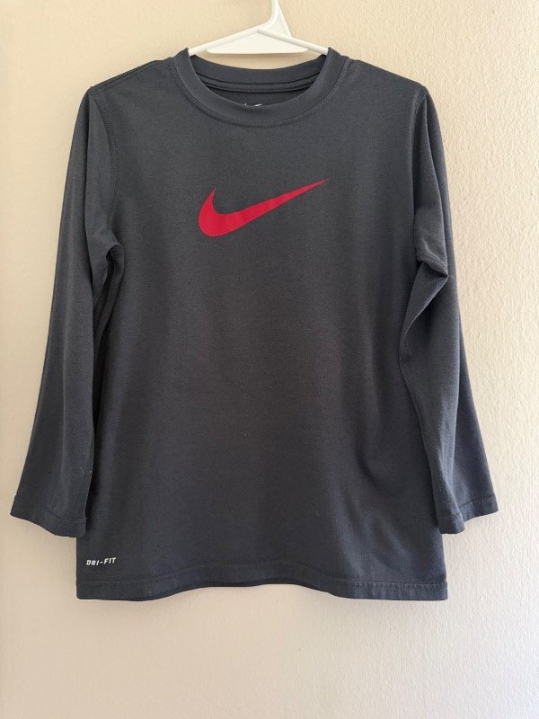 Producto - Remera NIKE Small 6/8 años irl24