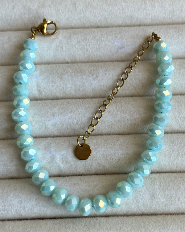 Producto - Pulsera de mostacillas color verde aqua con detalles de acero dorado 16-21cm