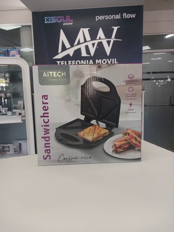 Producto - Sandwichera Waflera Antiadherente 750w Aitech AIHG250619N