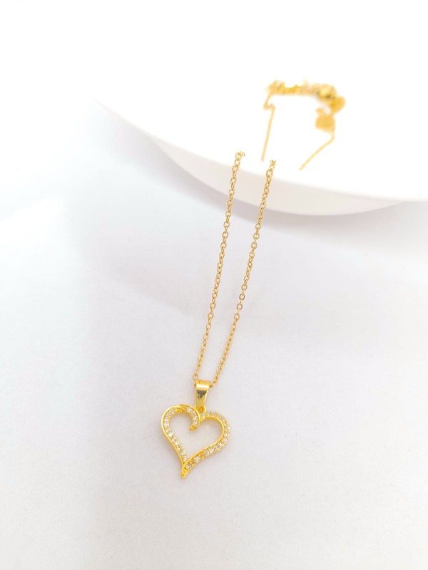 Producto - Cadena con dije de corazón y detalles con strass