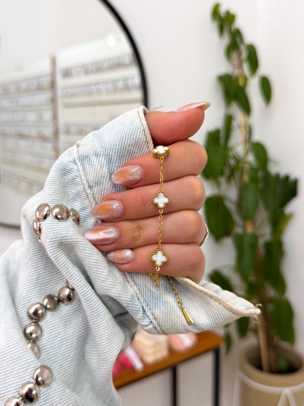 Producto - Pulsera acero dorado tréboles blancos medianos