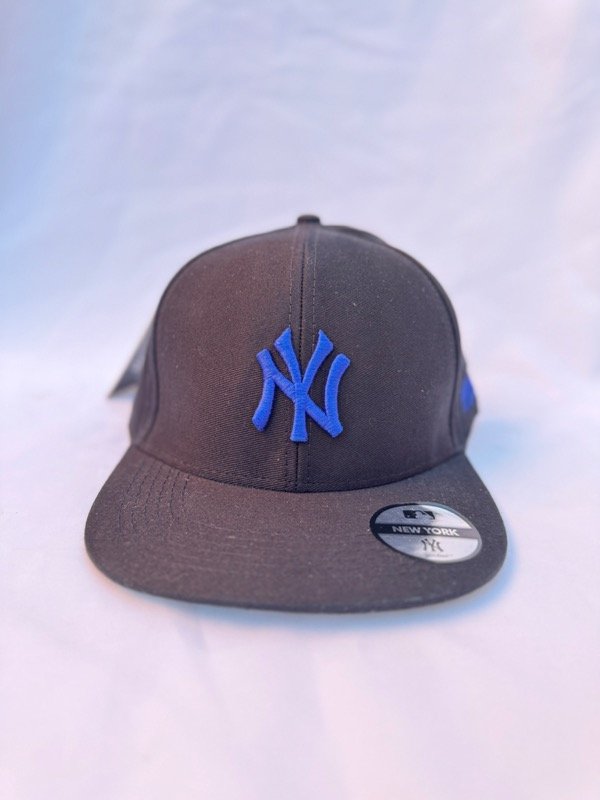 Producto - GORRA CERRADA NY NEGRA LOGO AZUL