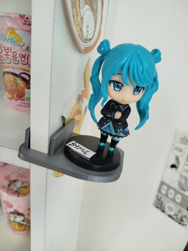 Producto - EXHIBIDOR FLOTANTE FIGURAS CHIBIS DERECHO