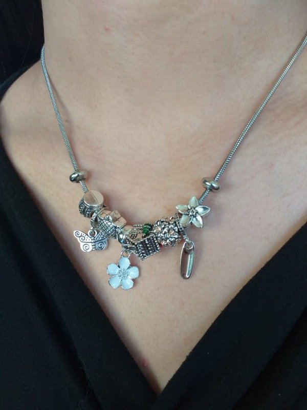 Producto - AQC0040 Collar Pandora Flor Blanca esmaltada mas Charms