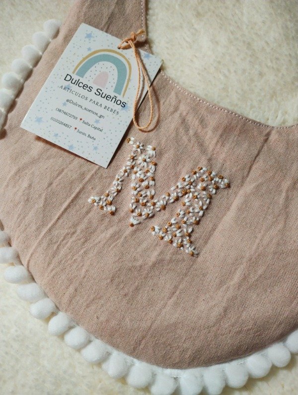 Producto - Babero Clásico bordado con INICIAL