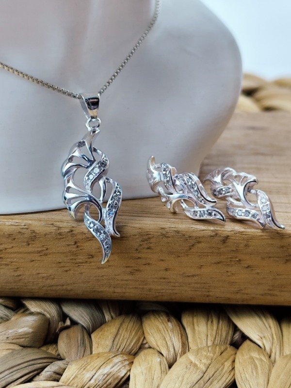 Producto - Conjunto Exclusivo (Aros y dije)