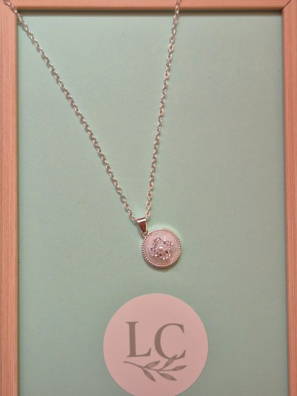 Producto - Collar giratorio flor circulo nacarado