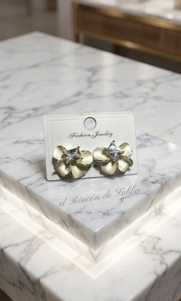 Producto - Pendientes "Flor" con Cristal Central - Elegancia Botánica