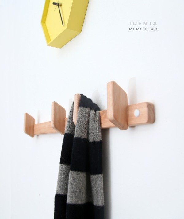 Producto - PERCHERO TREINTA LARGO