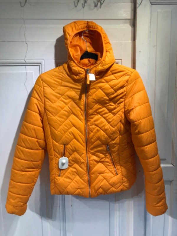 Producto - Campera BERSHKA naranja puffer Talle 14 años - PRECIO: 50X