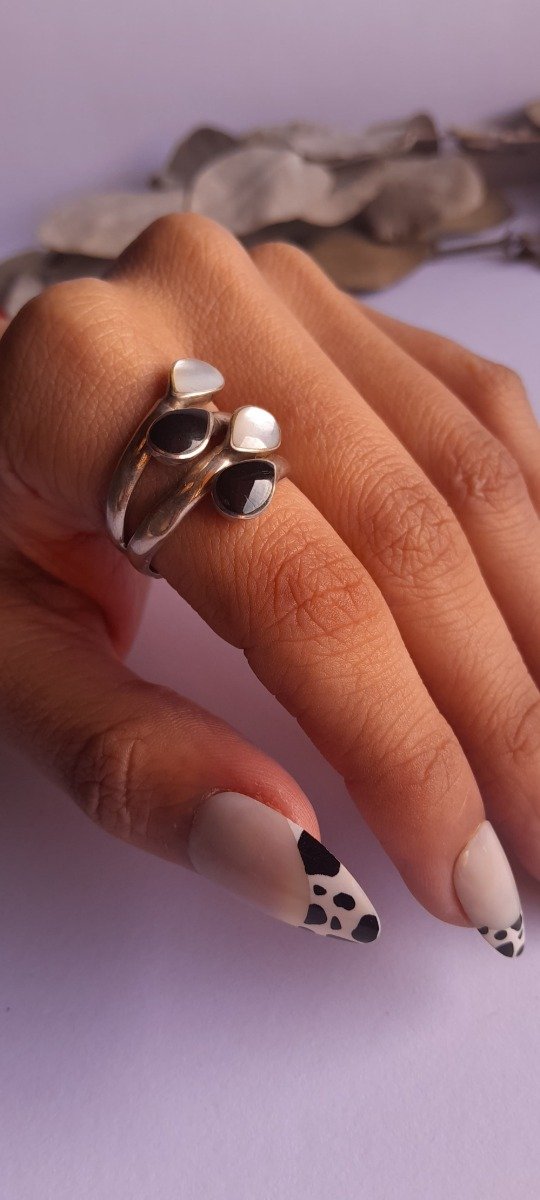 Producto - Anillo piedras combinado ónix y nácar