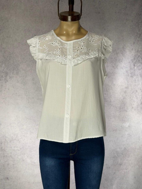 Producto - BLUSA BLANCA FIBRANA CON BRODERIE