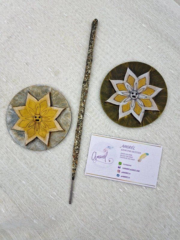 Producto - Portasahumerio Flor con tonos plateados y dorados