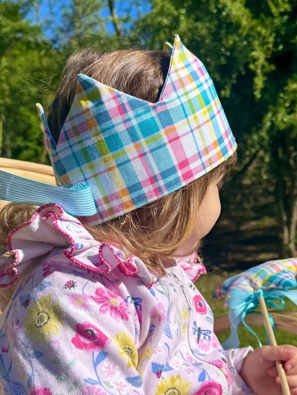 Producto - Corona  y estrella de tela cuadrille