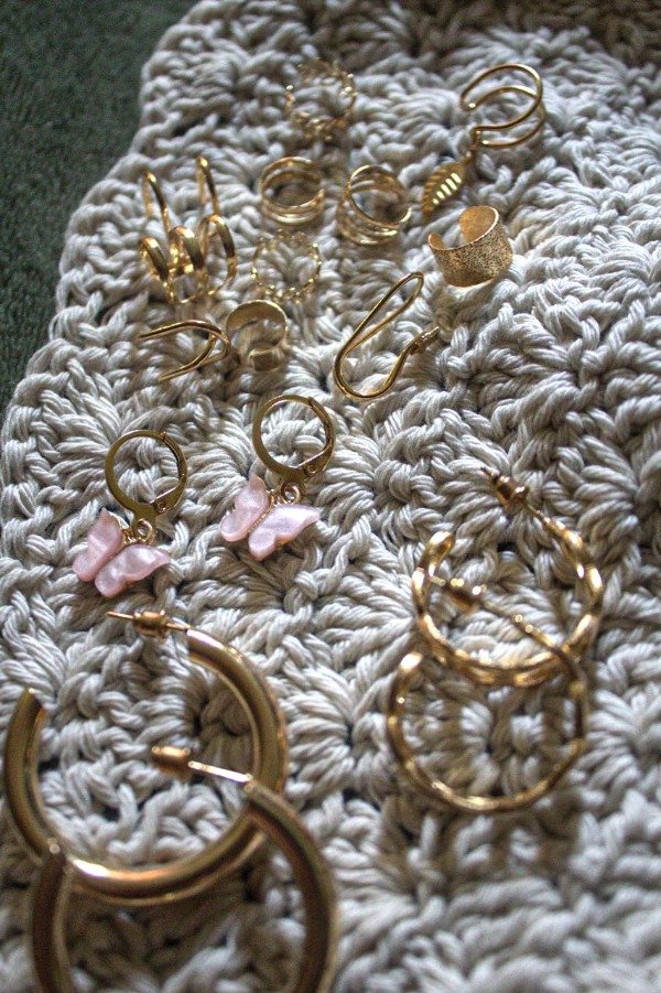Producto - SETS MAYORISTA de aros y cuff. dorado x 12 unidades