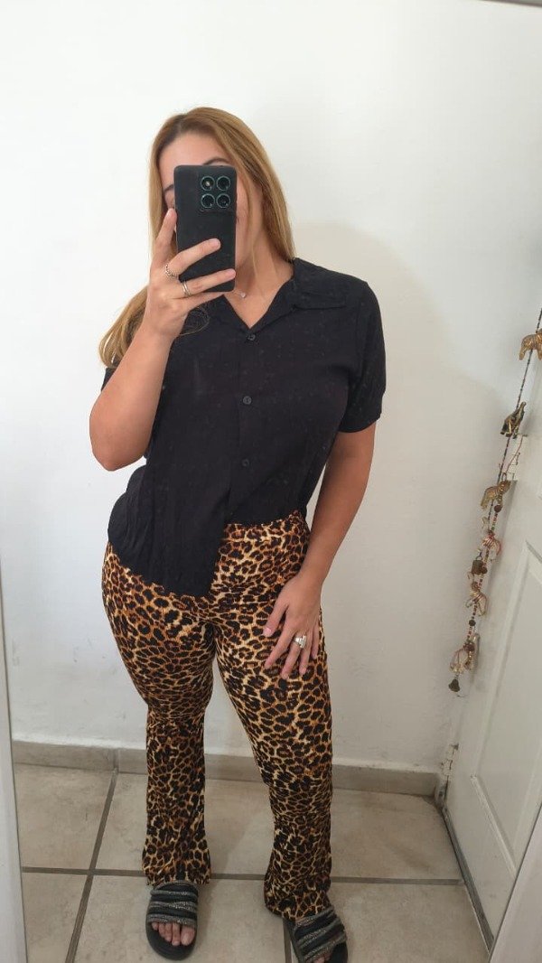 Producto - Pantalón animal print oxford