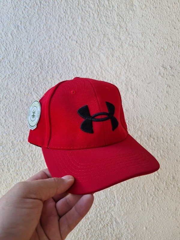 Producto - Gorra UNDER ARMOUR REGULABLE ROJA
