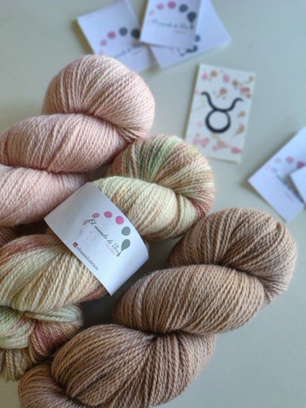 Producto - Box Tauro - Jardín de Venus. Lana criolla, Sport x 3.