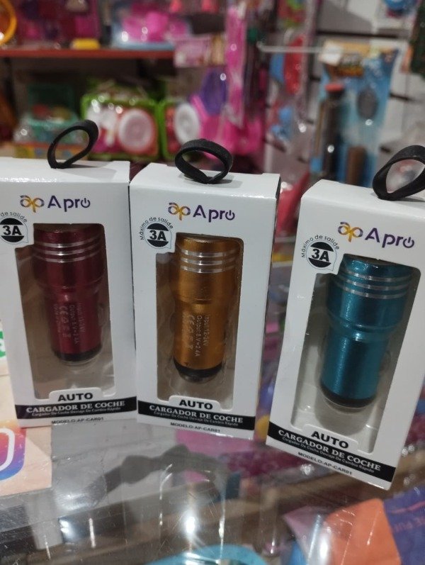 Producto - Cargador de auto con doble puerto usb