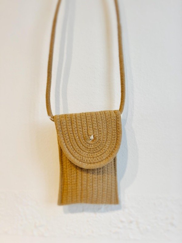 Producto - portacelular beige  macrame
