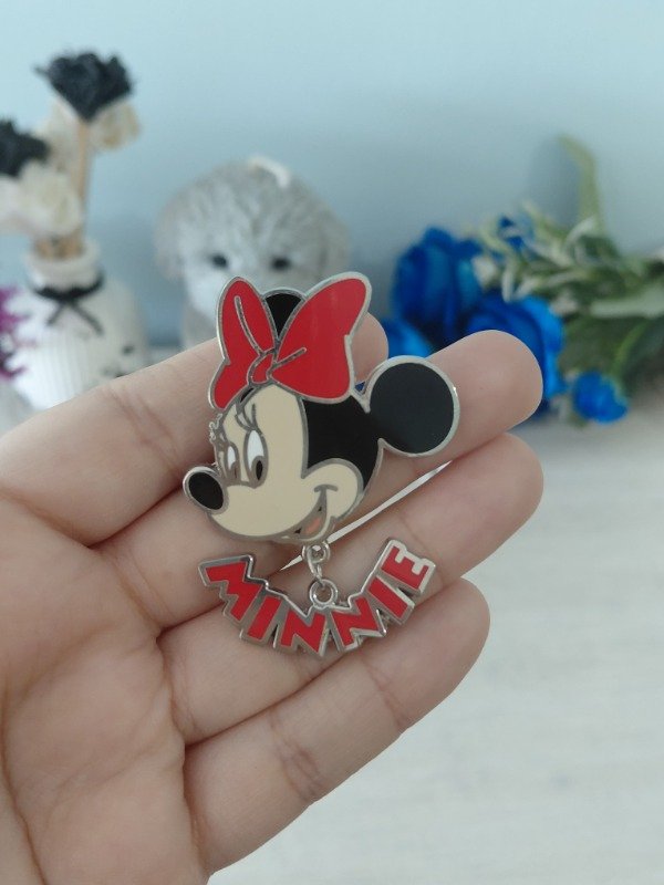 Producto - Pin metalizado - Minnie con colgante #1092