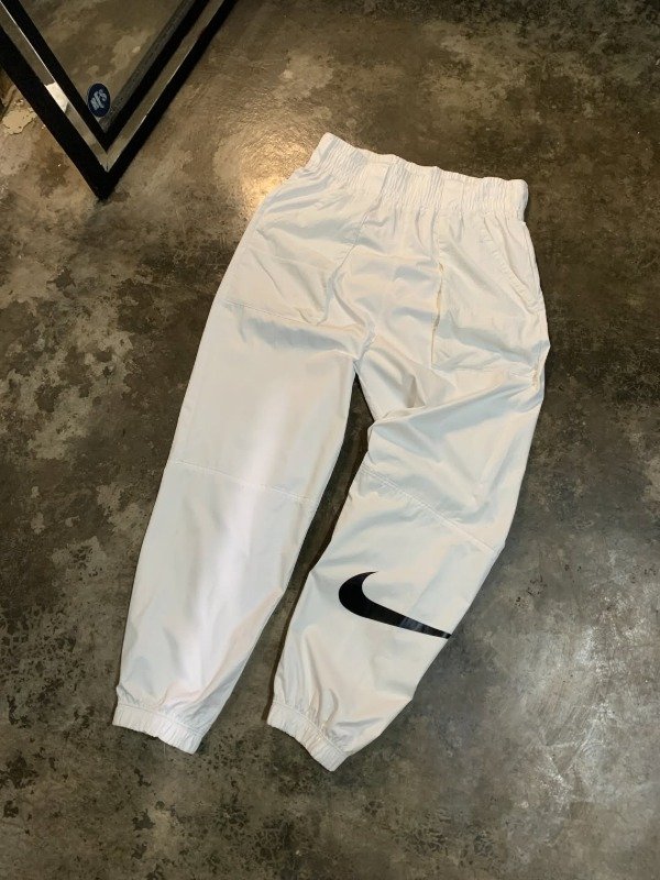 Producto - Nike Swoosh White(S)
