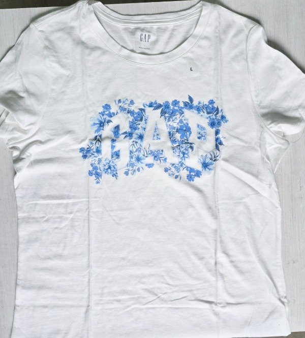 Remera manga corta gap talle L flores — imagen 2