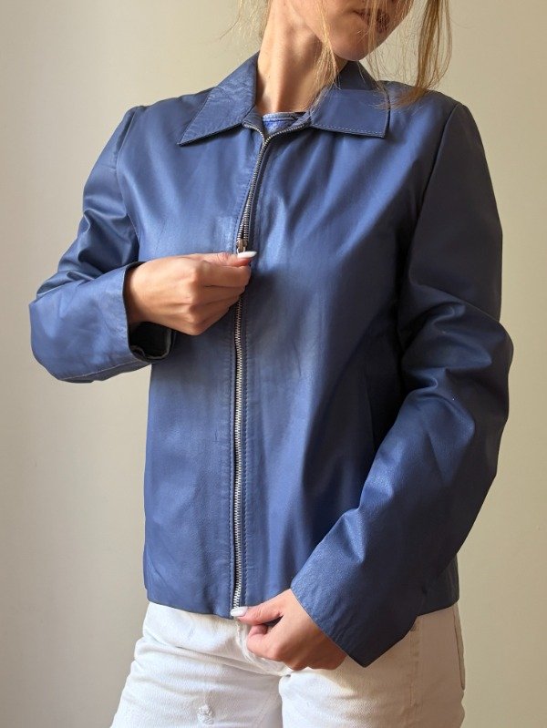 Producto - campera cuero celeste