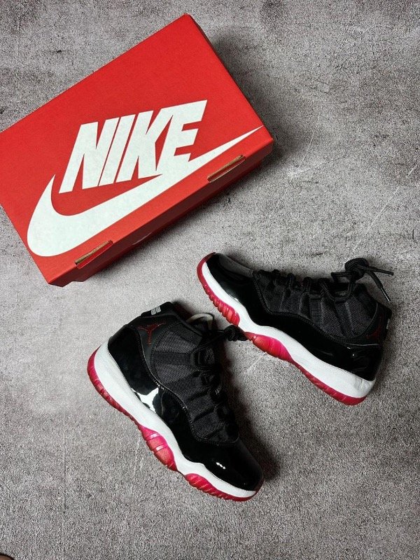 Producto - Jordan 11 negra