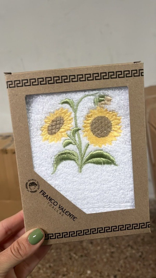 Producto - TOALLA VISITA BORDADA EN CAJA DE ALGODON FRANCO VALENTE COD 112 - 5