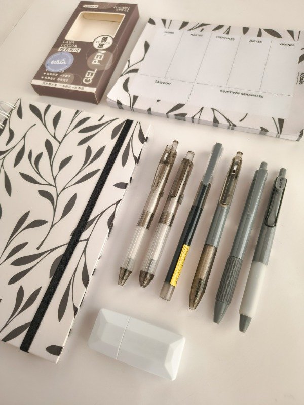 Producto - Combo cuaderno + organizador semanal + accesorios - Negro - 2