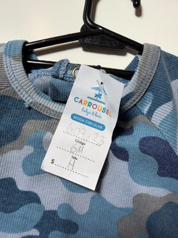 Producto - Enterito camuflado Carters 6 meses - 4