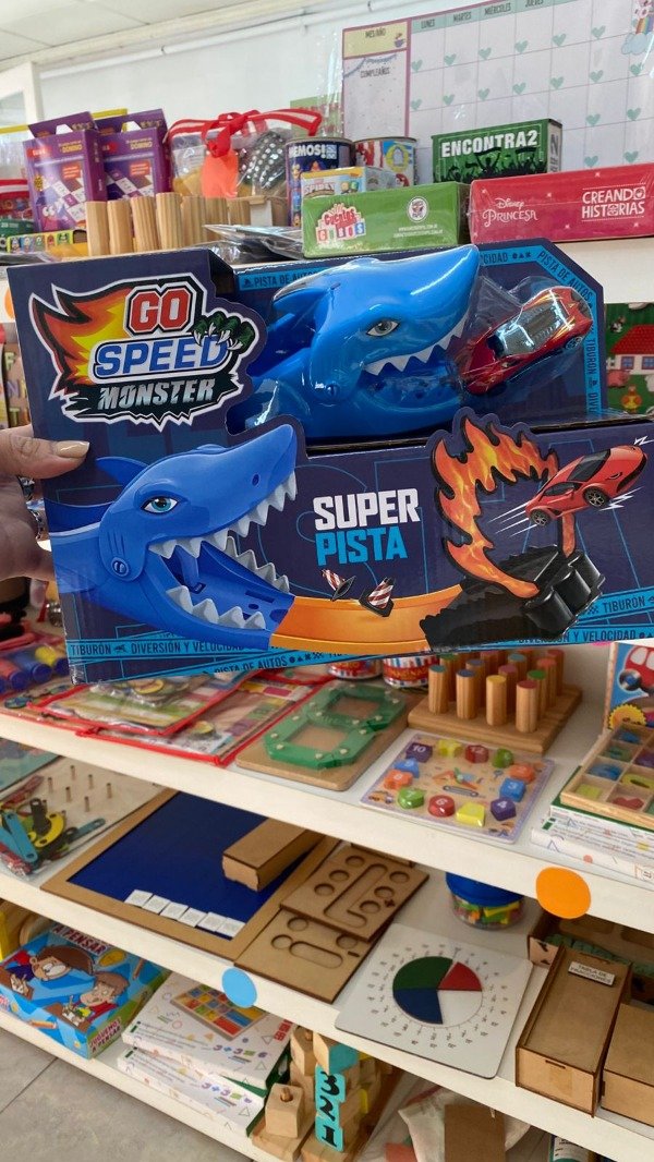 Producto - Pista de auto tiburón Go speed- Wi